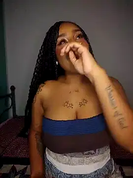 Snapshot of Queen_Amara chatting on 04/28/26, 03:55 Queen Amara online show from 04/28/26, 03:55