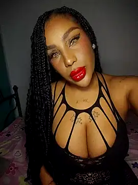 Snapshot of Queen_Amara chatting on 04/29/26, 03:43 Queen Amara online show from 04/29/26, 03:43