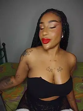 Snapshot of Queen_Amara chatting on 05/13/26, 04:10 Queen Amara online show from 05/13/26, 04:10