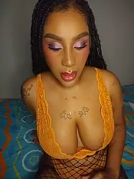 Snapshot of Queen_Amara chatting on 05/20/26, 03:56 Queen Amara online show from 05/20/26, 03:56