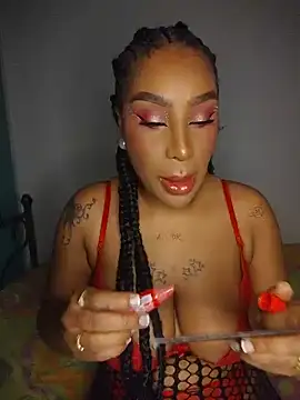 Snapshot of Queen_Amara chatting on 05/31/26, 04:20 Queen Amara online show from 05/31/26, 04:20