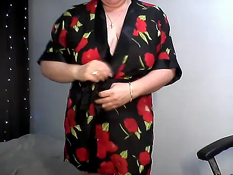 EllaLove2277 online show from 12/15/25, 06:28