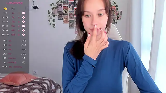 Snapshot of _Alissaa chatting on 10/01/25, 02:12 Alissaa online show from 10/01/25, 02:12