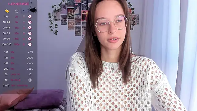 Snapshot of _Alissaa chatting on 10/06/25, 01:19 Alissaa online show from 10/06/25, 01:19