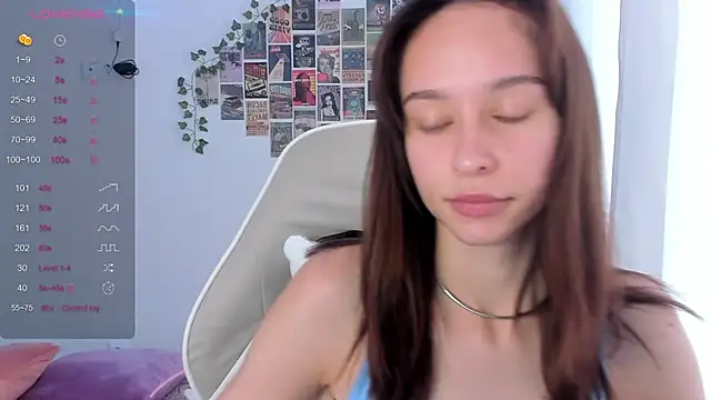 Snapshot of _Alissaa chatting on 10/12/25, 01:21 Alissaa online show from 10/12/25, 01:21