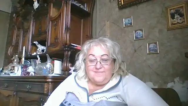 Snapshot of Lala-Love56 chatting on 09/17/25, 12:51 Lala-Love56 online show from 09/17/25, 12:51