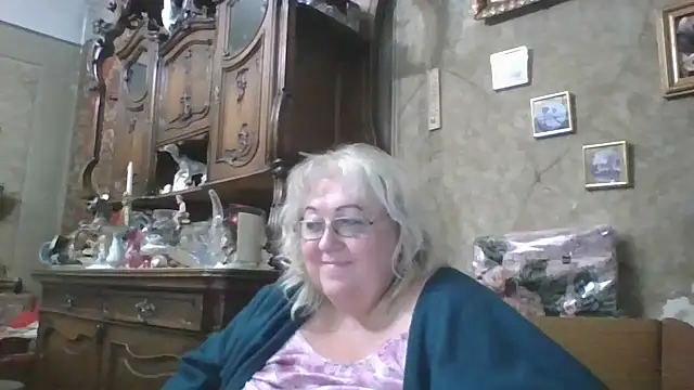 Snapshot of Lala-Love56 chatting on 09/21/25, 04:52 Lala-Love56 online show from 09/21/25, 04:52