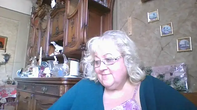 Snapshot of Lala-Love56 chatting on 09/23/25, 09:01 Lala-Love56 online show from 09/23/25, 09:01