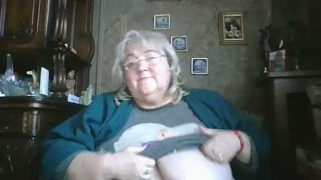 Snapshot of Lala-Love56 chatting on 10/27/25, 02:32 Lala-Love56 online show from 10/27/25, 02:32