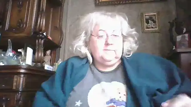 Snapshot of Lala-Love56 chatting on 10/31/25, 05:52 Lala-Love56 online show from 10/31/25, 05:52