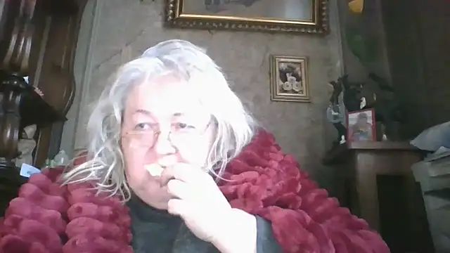 Snapshot of Lala-Love56 chatting on 11/30/25, 10:41 Lala-Love56 online show from 11/30/25, 10:41