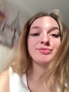 Bellatrisssaa online show from 12/17/25, 09:04