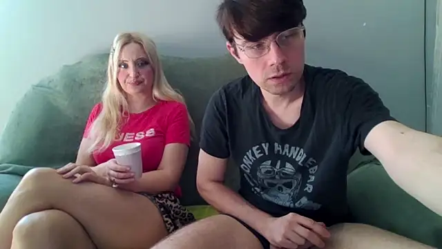 Snapshot of Eric_Basilio chatting on 09/30/25, 10:42 Eric Basilio online show from 09/30/25, 10:42