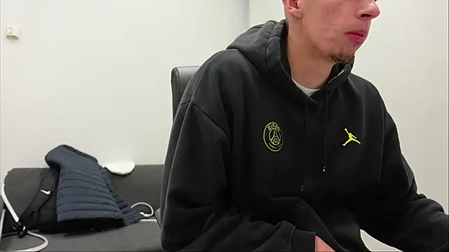 Snapshot of Ryan_Dozer chatting on 10/04/25, 05:38 Ryan Dozer online show from 10/04/25, 05:38