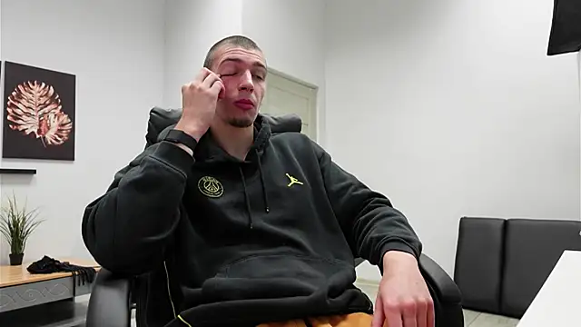 Snapshot of Ryan_Dozer chatting on 10/25/25, 07:38 Ryan Dozer online show from 10/25/25, 07:38