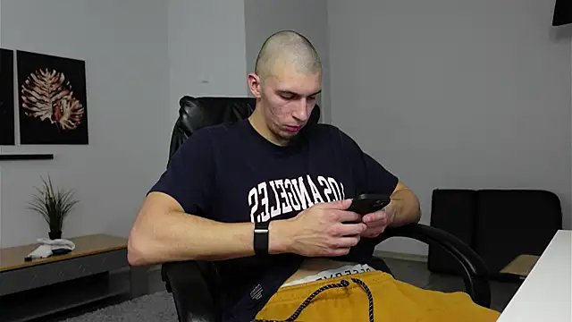 Snapshot of Ryan_Dozer chatting on 10/30/25, 08:16 Ryan Dozer online show from 10/30/25, 08:16