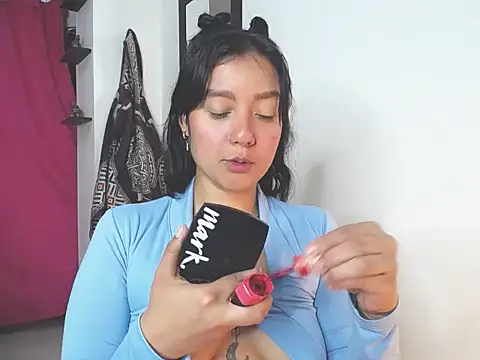 Snapshot of charlottekiss99 chatting on 12/14/25, 01:38 charlottekiss99 online show from 12/14/25, 01:38