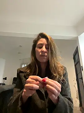 misspiecitos online show from 10/18/25, 01:41