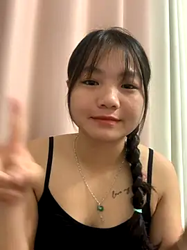 Snapshot of Emlyly-18 chatting on 09/09/25, 02:11 Emlyly-18 online show from 09/09/25, 02:11