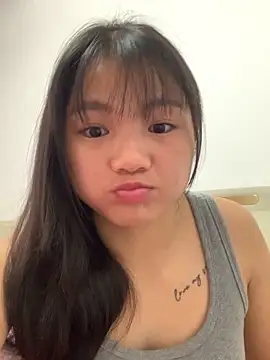 Emlyly-18 online show from 11/22/25, 01:48