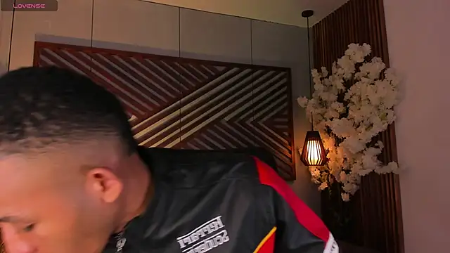 B Wild online show from 11/06/25, 03:29