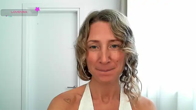 Snapshot of Paevoa chatting on 12/19/25, 09:49 Paevoa online show from 12/19/25, 09:49