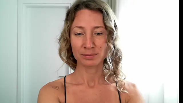 Snapshot of Paevoa chatting on 03/24/26, 09:58 Paevoa online show from 03/24/26, 09:58