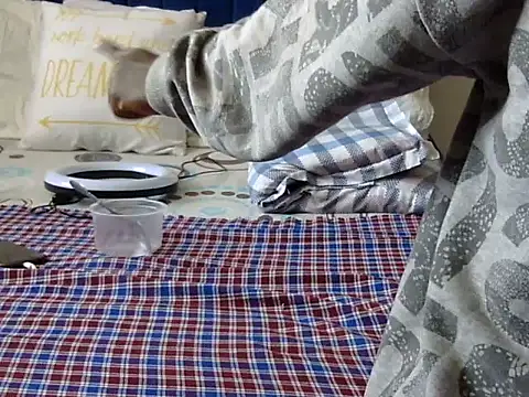 Playroom queen online show from 10/17/25, 09:12