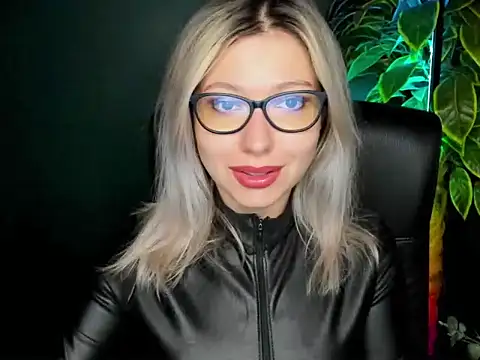 Snapshot of loveHeidi chatting on 09/15/25, 04:23 loveHeidi online show from 09/15/25, 04:23
