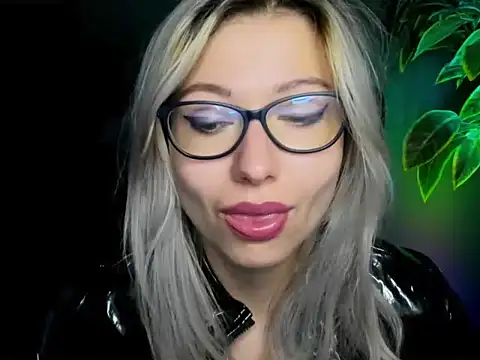 Snapshot of loveHeidi chatting on 09/23/25, 06:38 loveHeidi online show from 09/23/25, 06:38