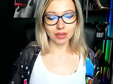 Snapshot of loveHeidi chatting on 06/30/26, 04:35 loveHeidi online show from 06/30/26, 04:35