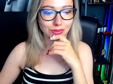 Snapshot of loveHeidi chatting on 07/08/26, 09:03 loveHeidi online show from 07/08/26, 09:03