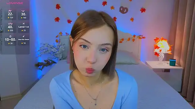 Snapshot of LumMina chatting on 09/25/25, 10:41 LumMina online show from 09/25/25, 10:41