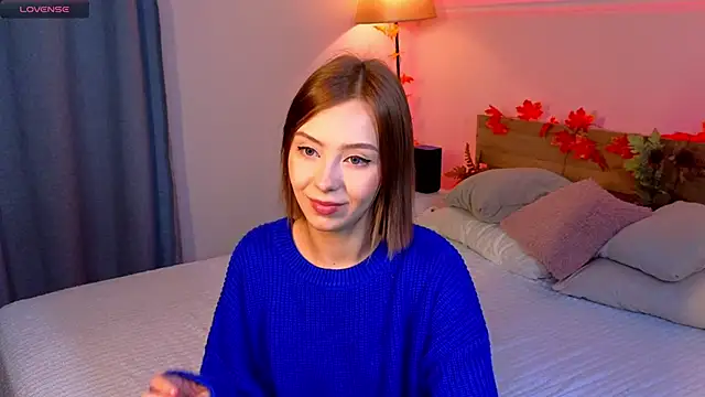 Snapshot of LumMina chatting on 10/03/25, 10:12 LumMina online show from 10/03/25, 10:12