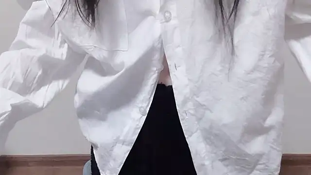 Snapshot of Queen_ww chatting on 11/23/25, 02:17 Queen ww online show from 11/23/25, 02:17