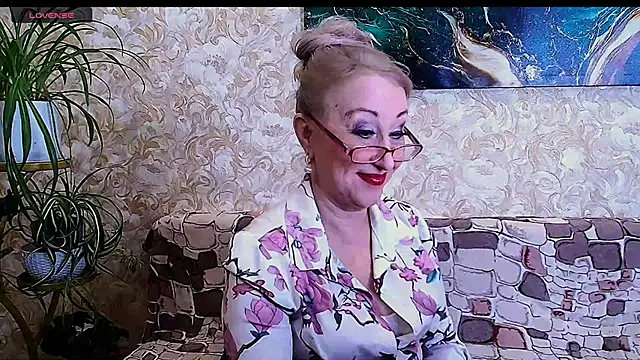  Sara  Smith  online show from 03/03/26, 10:43