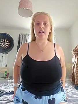 Snapshot of Dolliejayxx chatting on 09/16/25, 12:06 Dolliejayxx online show from 09/16/25, 12:06