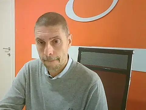 Snapshot of max79ve31 chatting on 10/06/25, 11:51 max79ve31 online show from 10/06/25, 11:51