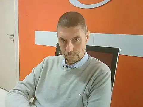 Snapshot of max79ve31 chatting on 10/09/25, 11:19 max79ve31 online show from 10/09/25, 11:19