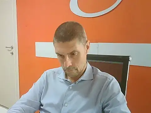 Snapshot of max79ve31 chatting on 10/13/25, 11:54 max79ve31 online show from 10/13/25, 11:54