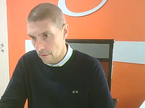 Snapshot of max79ve31 chatting on 10/22/25, 11:32 max79ve31 online show from 10/22/25, 11:32