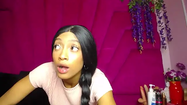 Lea Sweetly online show from 10/11/25, 01:09