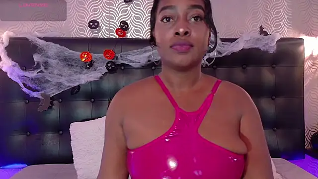 NaiaraMasson  online show from 10/18/25, 12:06