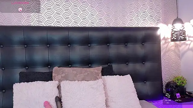 NaiaraMasson  online show from 11/05/25, 12:16