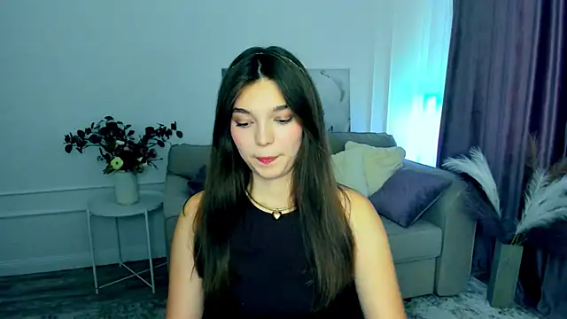 Snapshot of DivineAmour chatting on 09/28/25, 04:40 DivineAmour online show from 09/28/25, 04:40