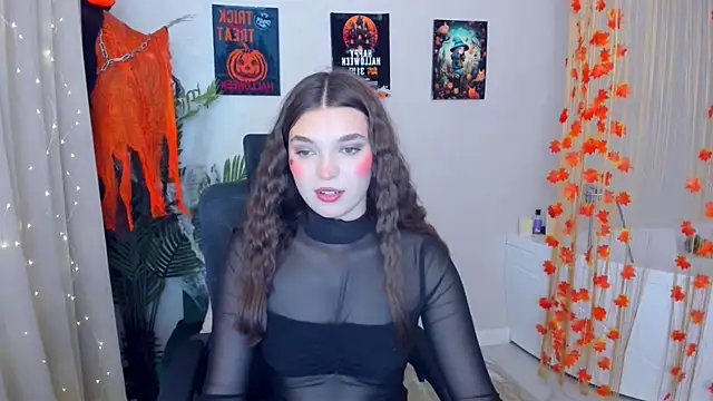 Snapshot of DivineAmour chatting on 10/13/25, 11:32 DivineAmour online show from 10/13/25, 11:32