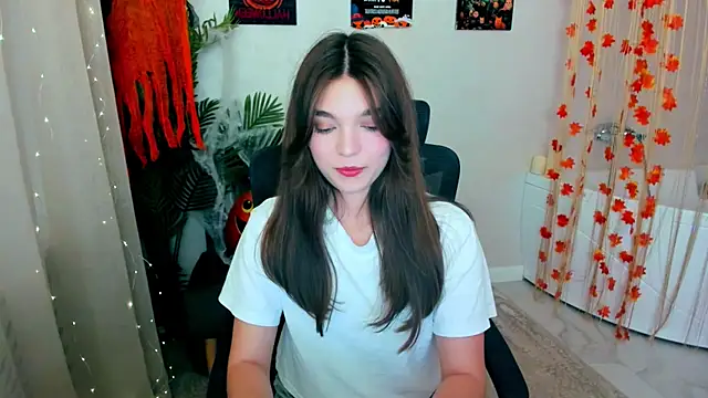 Snapshot of DivineAmour chatting on 10/16/25, 12:28 DivineAmour online show from 10/16/25, 12:28