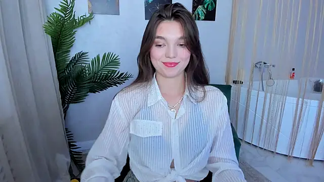 Snapshot of DivineAmour chatting on 11/08/25, 04:12 DivineAmour online show from 11/08/25, 04:12