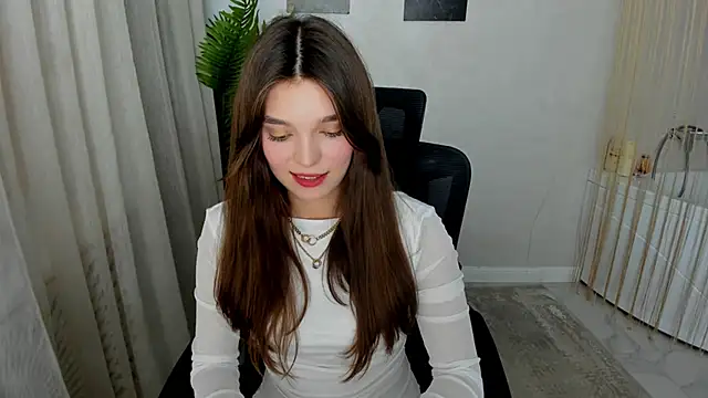 Snapshot of DivineAmour chatting on 11/18/25, 12:31 DivineAmour online show from 11/18/25, 12:31