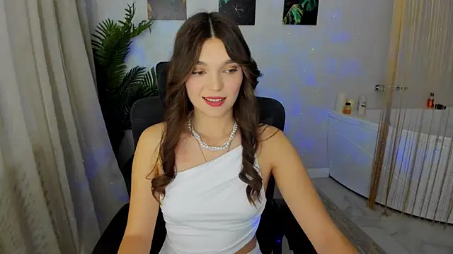 Snapshot of DivineAmour chatting on 11/25/25, 12:05 DivineAmour online show from 11/25/25, 12:05